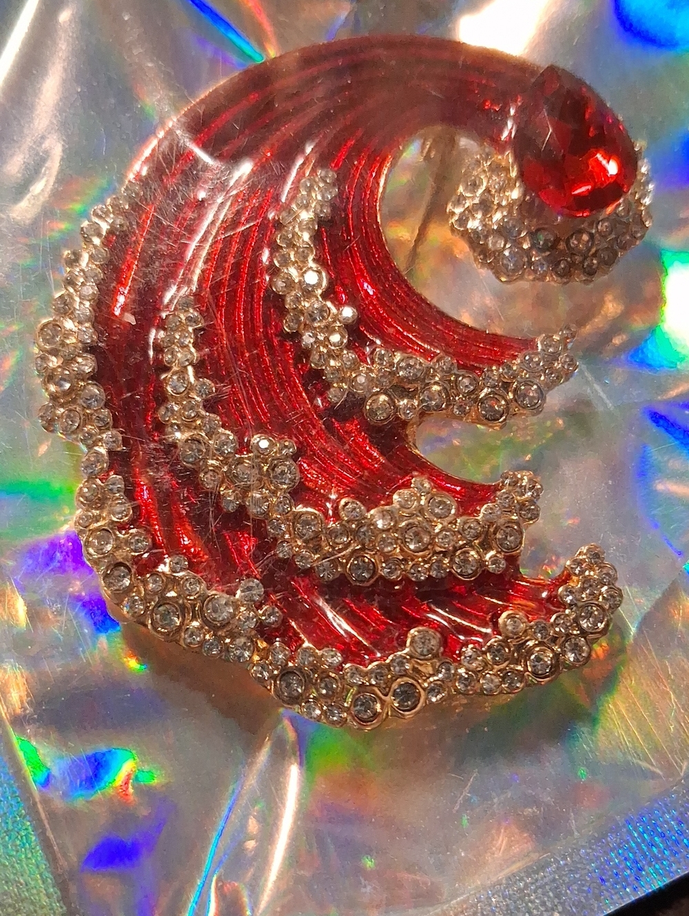 Red Crystal Wave Brooch - Elegant Women's Jewelry